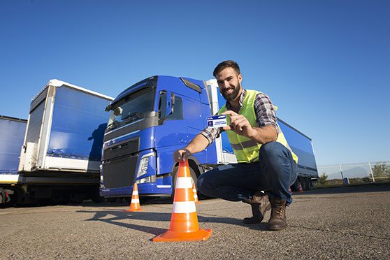 Uma imagem que ilustra um motorista de cargas apropriado